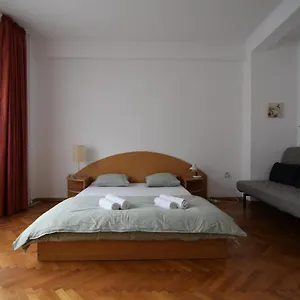 Resedinta Lui Calin - Downtown Park Cismigiu Бухарест